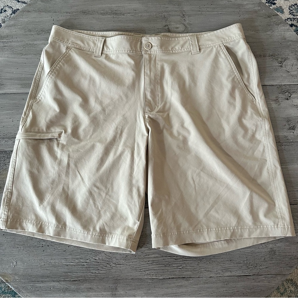 Columbia Tan Cargo Shorts Lightweight Outdoor Wear